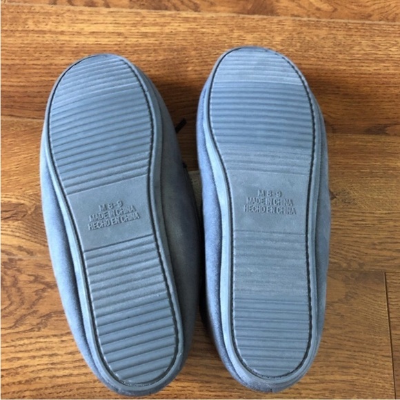 Old Navy Gray sherpa lined house shoes in size 8-9 - Picture 3 of 4